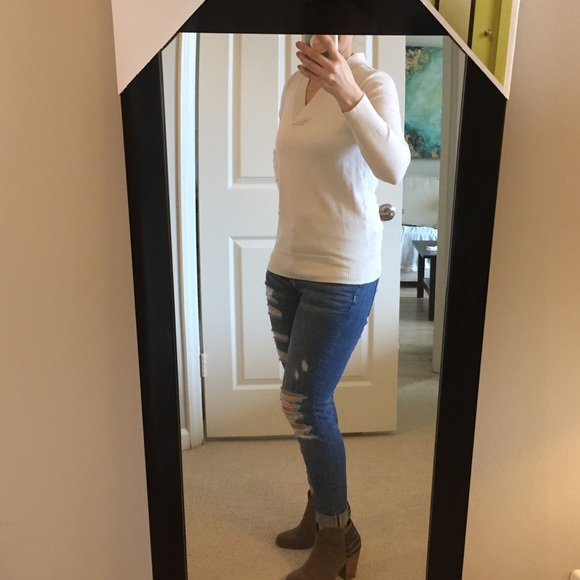 Gap Winter White Sweater - Picture 2 of 5